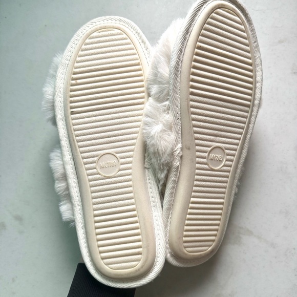 Auden Target Faux Fur Cross Strap Open Toe Slippers White Size 7/8 - Picture 5 of 5